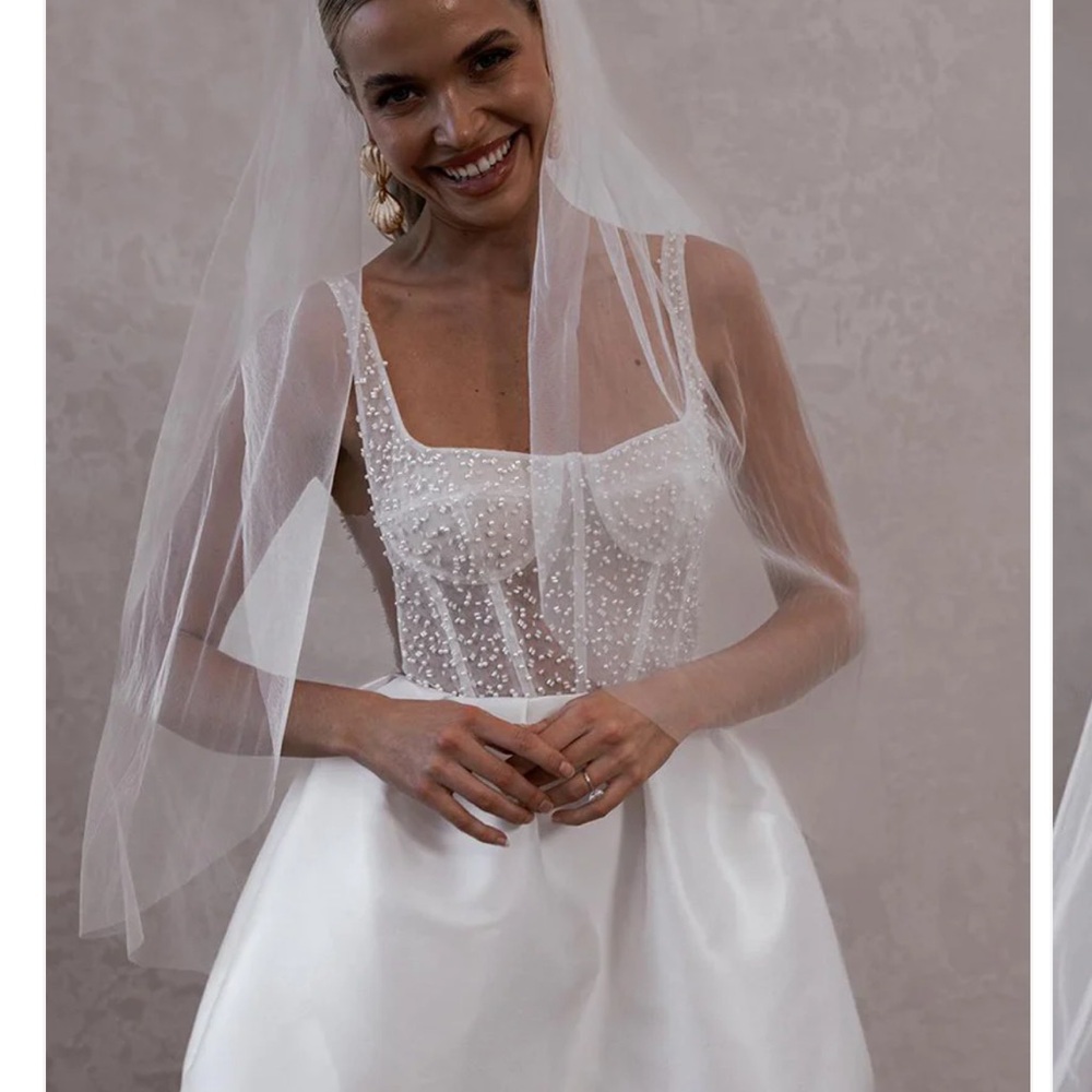 V. Chapman White Wedding Dress - Picture 6 of 9